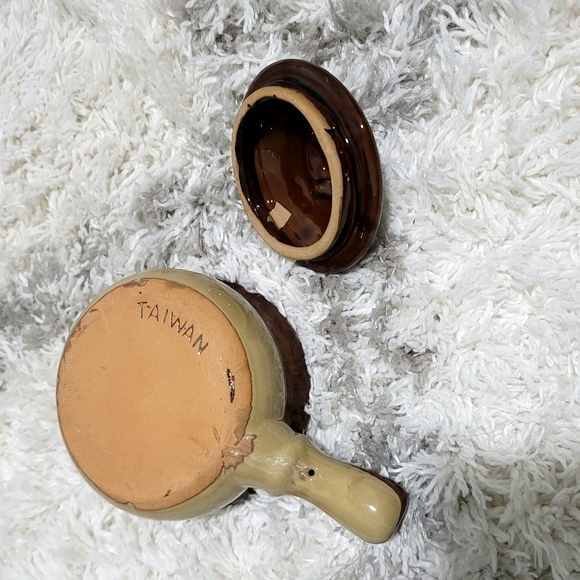 Vintage Stoneware Mini Crock Pot with Handle and Lid - Picture 8 of 10